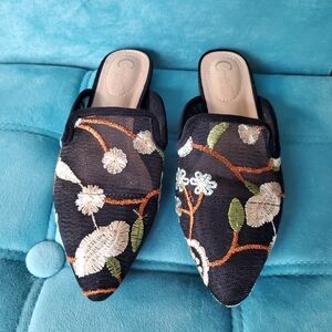 Chic Black Floral Embroidered Women's Sandals
